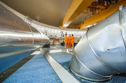 Engineers under the reactor dome at the Emsland nuclear power plant of the RWE Power AG