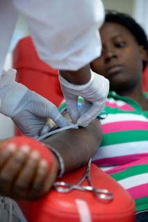 A woman is being prepared for a blood donation session