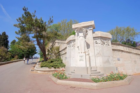 Rocher des Doms park