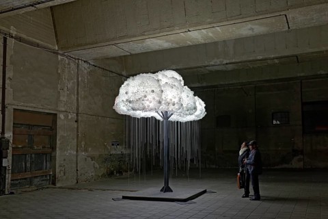 Light sculpture made of light bulbs