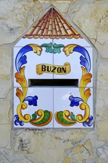 Tiled mailbox labelled 'Buzon'