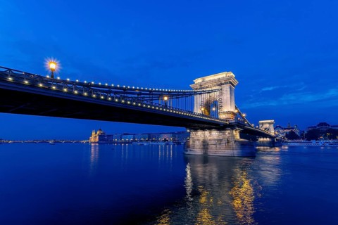 Chain Bridge at the blue hour