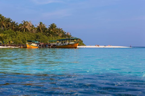 Boats off Embudu island