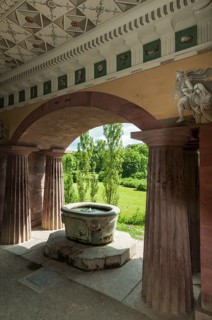Ground floor with fountain