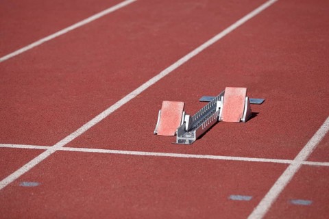 Running track and starting block