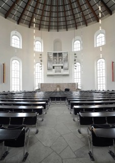 Plenary with the organ by Orgelbau Klais