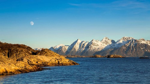 Evening light on the coast near Kabelvag