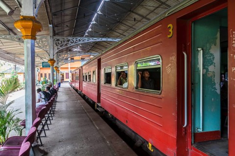 Platform of the railway station in the village of Deiyannewela