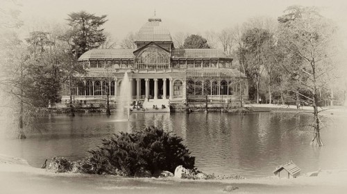 Glass pavilion by Ricardo Velazquez Bosco