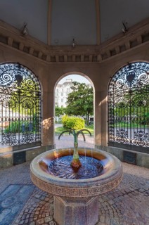 Drinking fountain in Kochbrunnentempel