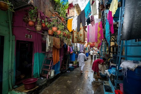 Narrow lane