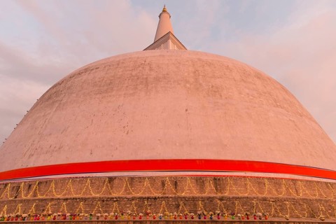 Ruvanvelisaya Dagoba during the Kapruka Pooja