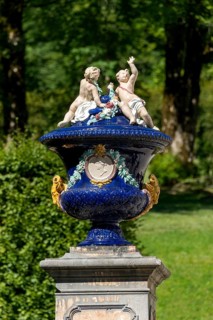 Ornamental vessel with putti made of glazed ceramic