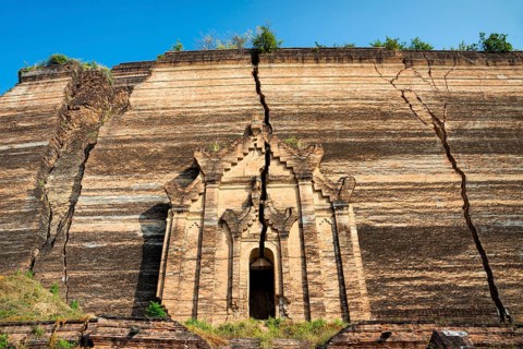 Earthquake cracks