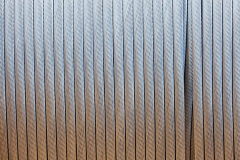 Conductive cable for high voltage transmission lines