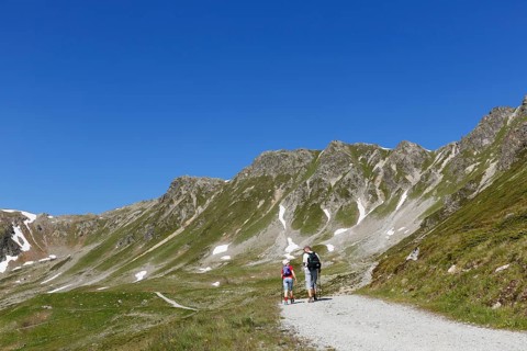 Hikers at Gafierjoch