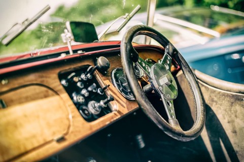 Steering wheel and dashboard of a Morgan 4