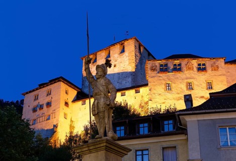 Montfort Fountain in front of Schattenburg Castle
