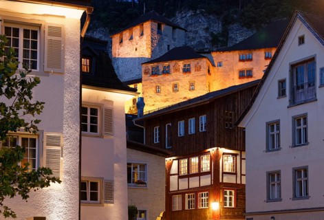 Historic town centre with Schattenburg Castle