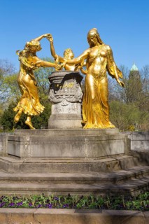 Mozartbrunnen with fountain figures 'Grace'