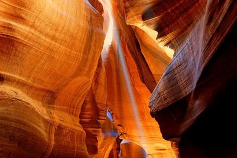 Rays of light falling on yellow-red sandstone formations