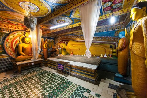 Reclining Buddha statue