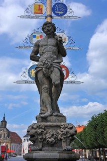 Herkulesbrunnen fountain