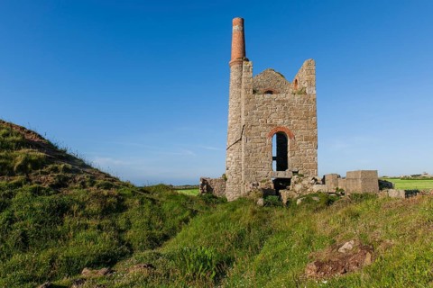 Ruins of the engine house of the former tin and copper mine Levant Mine