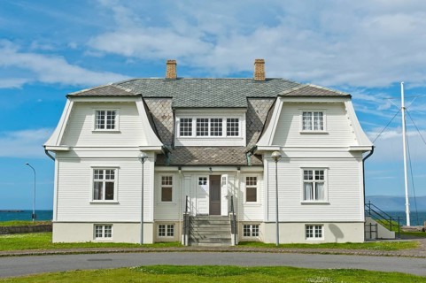 Guest house where the summit conference between Ronald Reagan