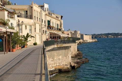 Lungomare Alfeo waterside promenade