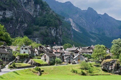 Traditional stone houses in the community of Sonlerto