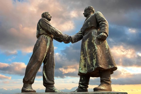 Bronze statue of a Russian Soldier and a Worker