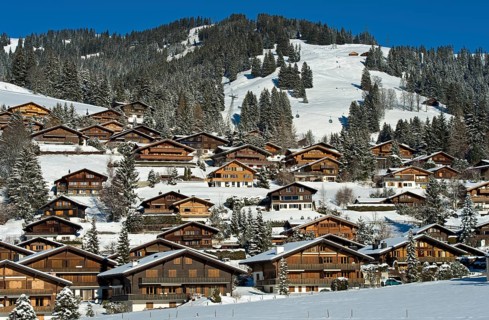 Swiss chalets in a winter landscape in Saanenland