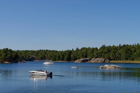 Motorboat in front of Finnhamn Island in the Stockholm Middle Archipelago