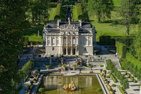 Water parterre in the palace gardens