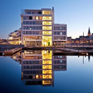 Phoenix Lake with the Facharztzentrum medical centre at the blue hour