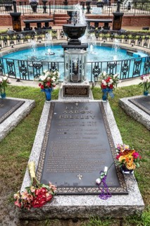 Grave of Elvis Presley