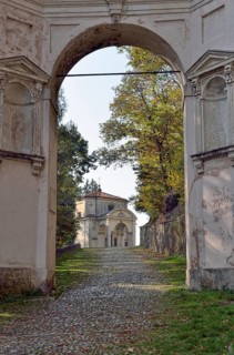View through the Arco di San Carlo arch towards Chapel VI