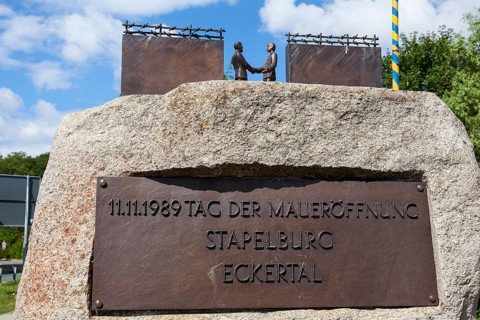 Memorial to the 'Tag der Maueroffnung'