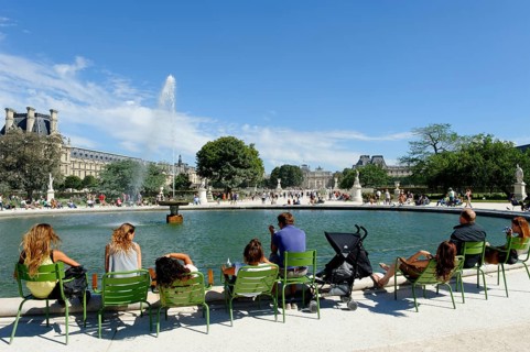 People sitting at the fountain