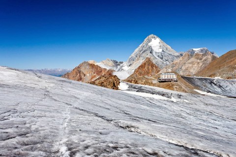 View from Zufallferner Mountain over Casati Hut