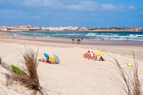 Illustration of Praia da Cova de Alfarroba beach