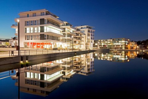 Phoenix Lake with the Facharztzentrum medical centre at the blue hour