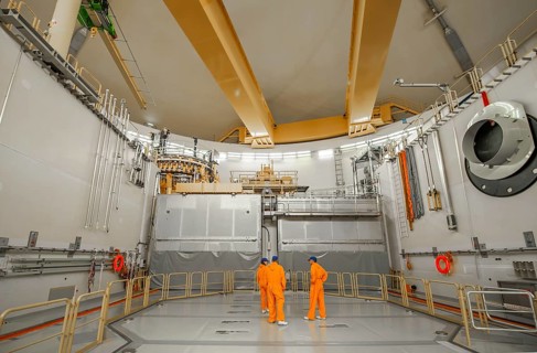 Engineers under the reactor dome at the Emsland nuclear power plant of the RWE Power AG