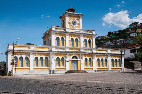 Colonial building