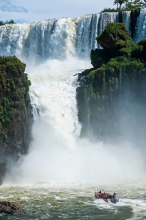 Jetboat underneath the Iguazu Falls