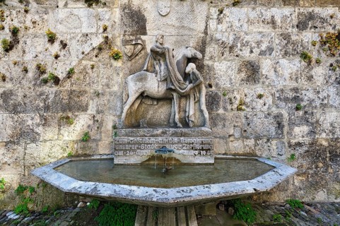 Fountain to commemorate that the city was saved from destruction in 1945