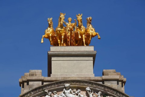 Golden Quadriga de l'Aurora at the fountain Font de la Cascada