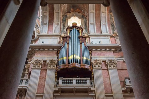 Pipe organ