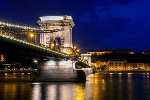 Chain Bridge at the blue hour